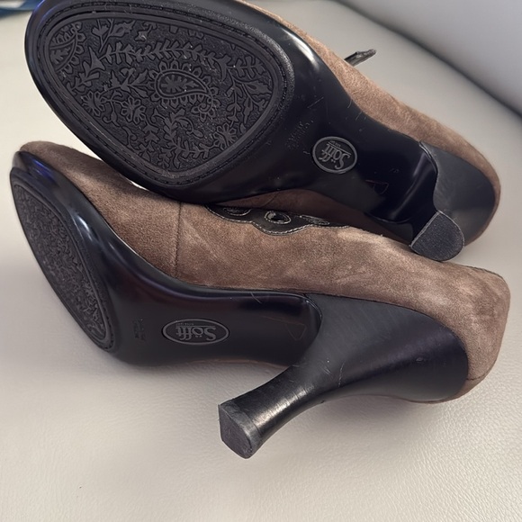 SOFFT Women's Sueded Upper Classic Strapped Heels Shoes In Coffee Brown - Picture 6 of 6